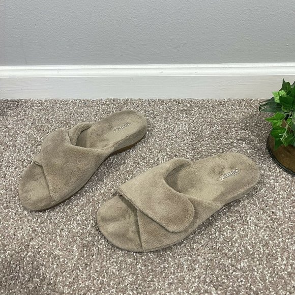 Aetrex Shoes - Aetrex Women's Shelby Open toe Plush Fur Brown Slip On Slippers Slides Sandals